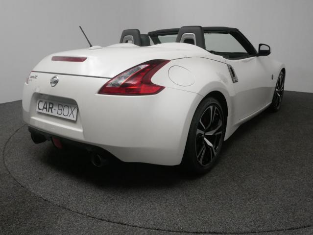 Nissan 370z image 2