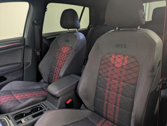 Volkswagen Golf image 9