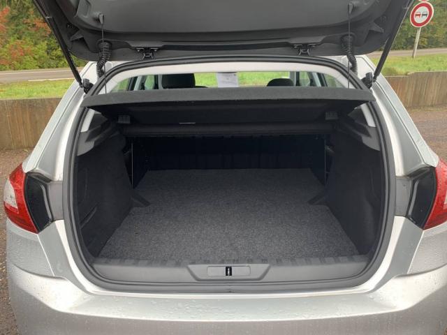 Peugeot 308 image 2