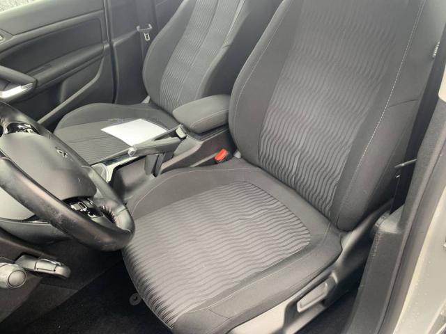 Peugeot 308 image 8