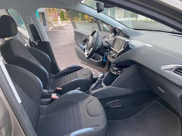 Peugeot 208 image 1