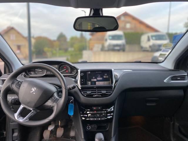 Peugeot 208 image 3