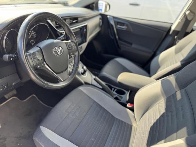 Toyota Auris image 5