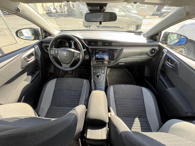 Toyota Auris image 8