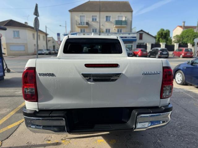 Toyota Hilux image 8