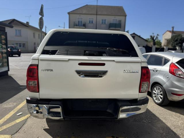 Toyota Hilux image 8