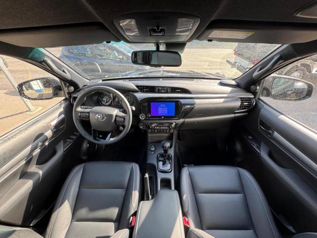 Toyota Hilux image 2