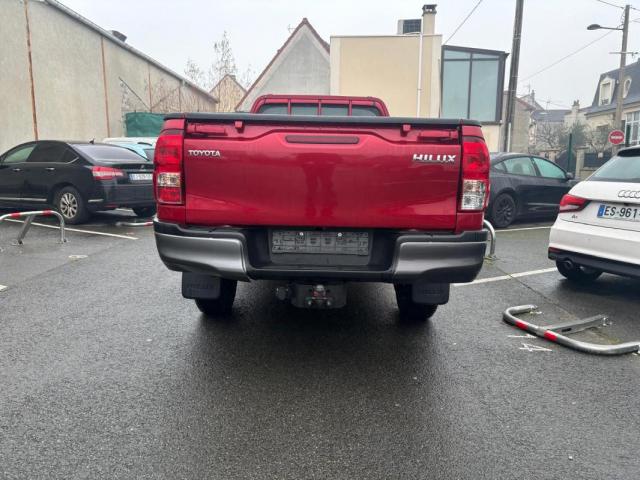 Toyota Hilux image 2