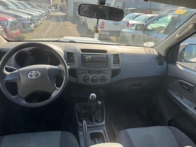 Toyota Hilux image 2