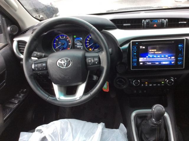 Toyota Hilux image 1
