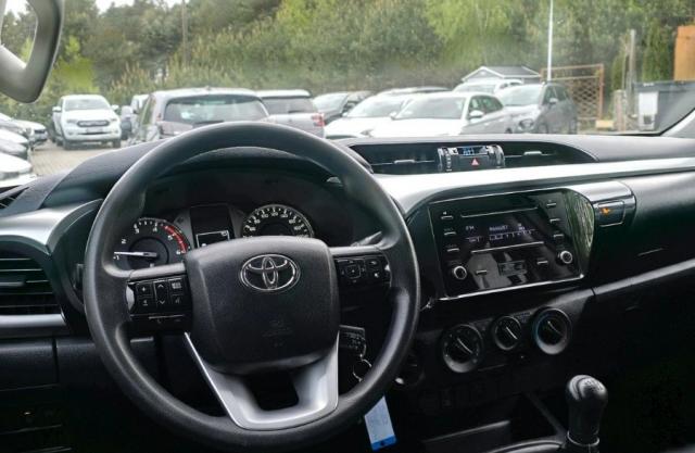 Toyota Hilux image 8