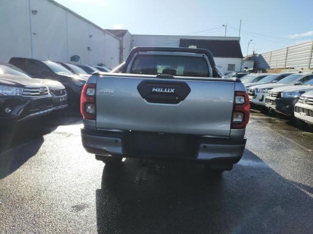 Toyota Hilux image 2