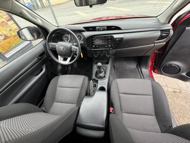 Toyota Hilux image 2