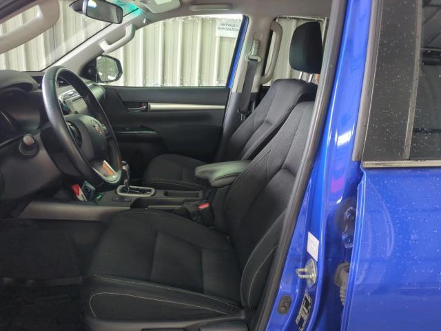 Toyota Hilux image 8