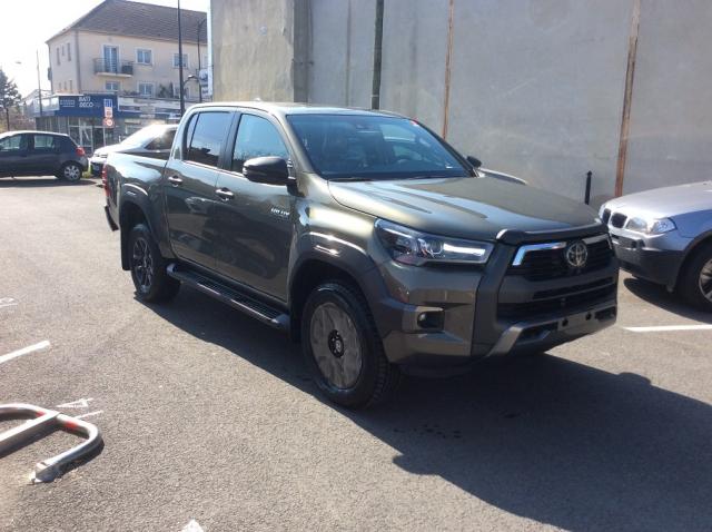 Toyota Hilux image 8