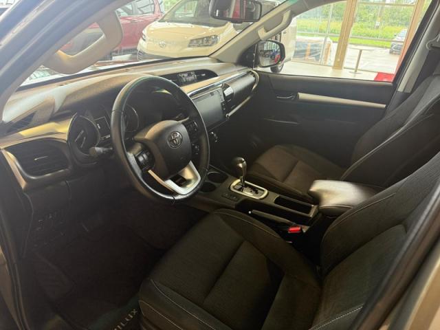 Toyota Hilux image 2