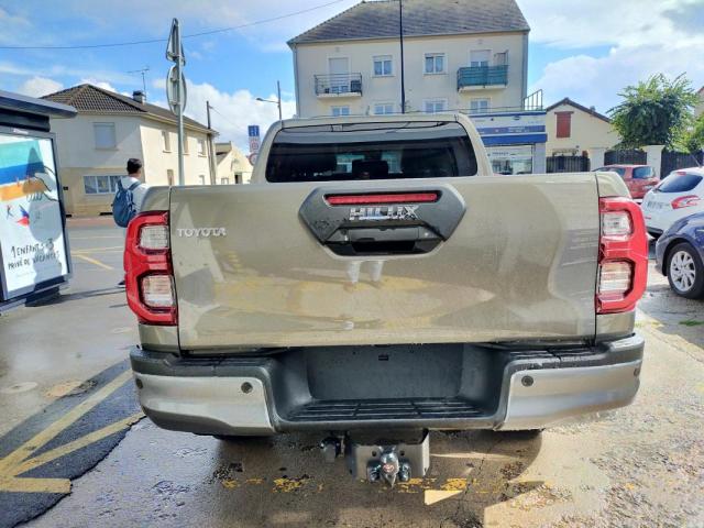 Toyota Hilux image 8