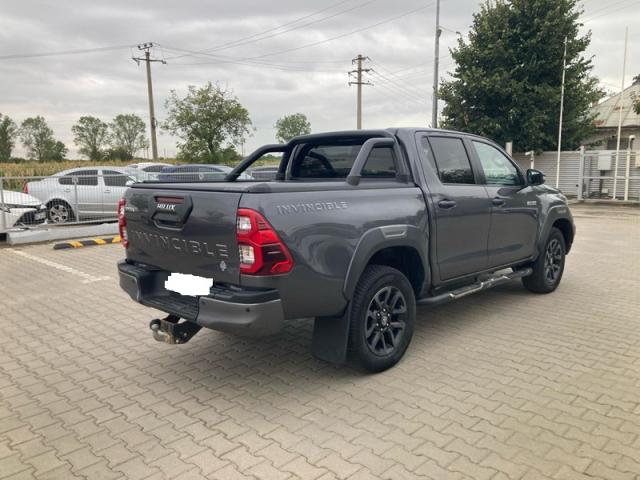 Toyota Hilux image 4