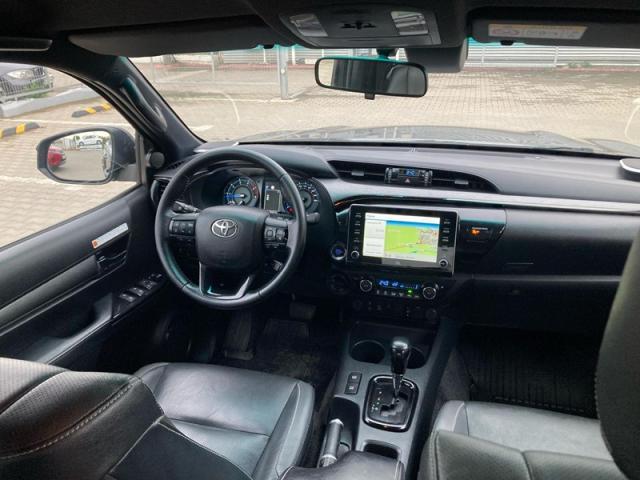 Toyota Hilux image 2