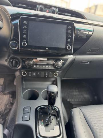 Toyota Hilux image 2