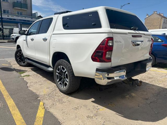 Toyota Hilux image 2