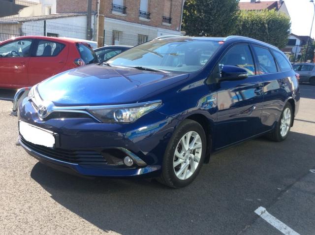 Toyota Auris image 1