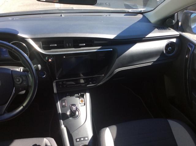 Toyota Auris image 8