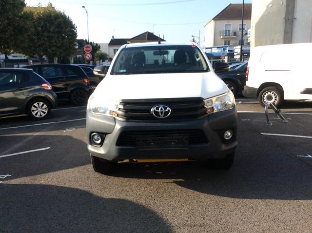 Toyota Hilux image 2