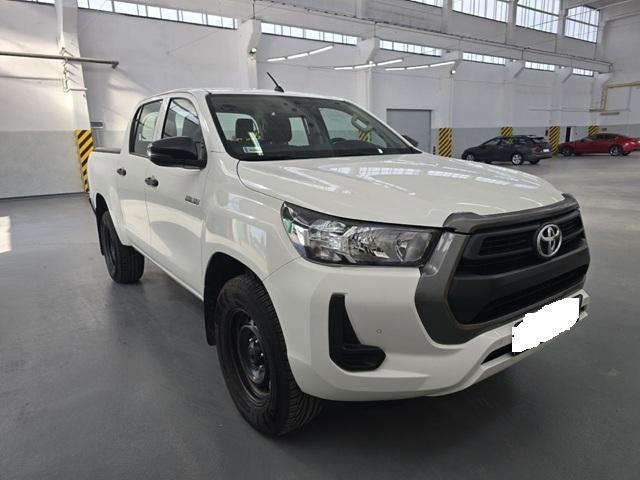 Toyota Hilux image 2