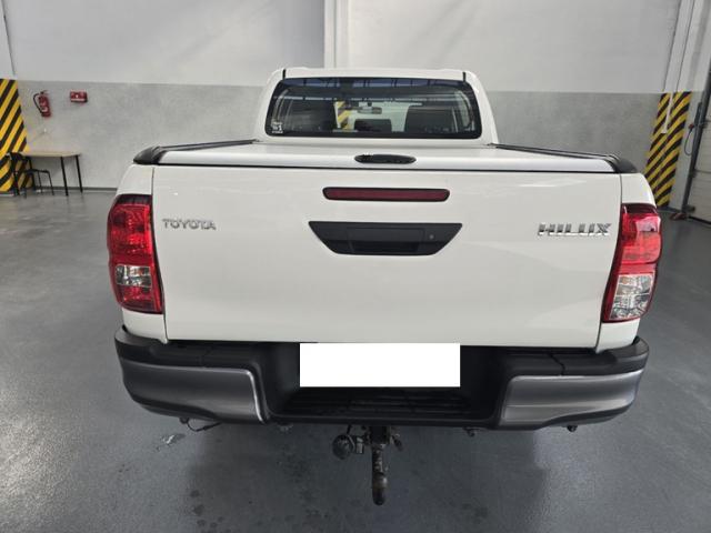 Toyota Hilux image 3