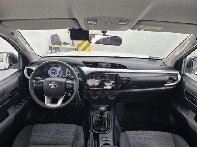 Toyota Hilux image 4