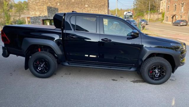 Toyota Hilux image 2