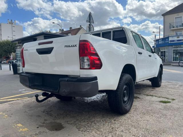 Toyota Hilux image 2