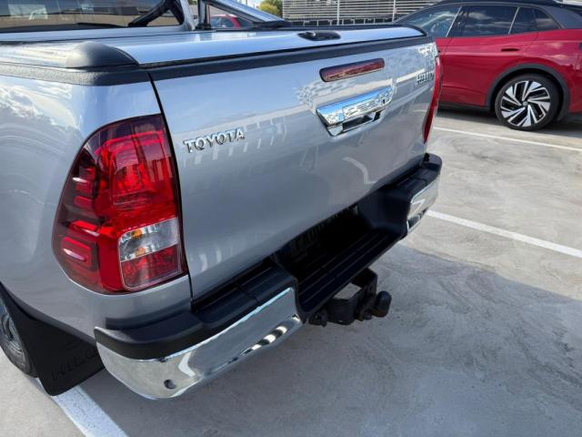 Toyota Hilux image 6