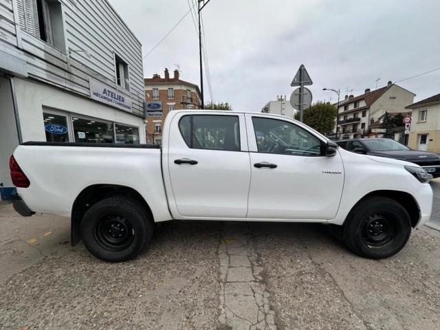 Toyota Hilux image 8