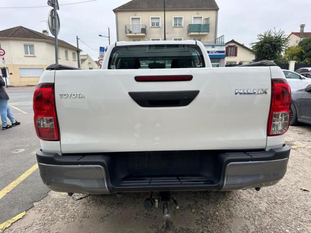 Toyota Hilux image 3