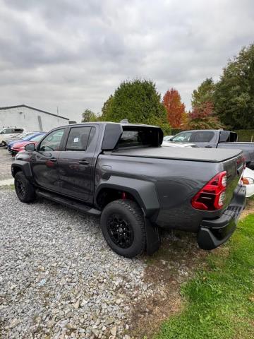 Toyota Hilux image 2