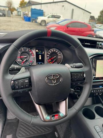 Toyota Hilux image 6
