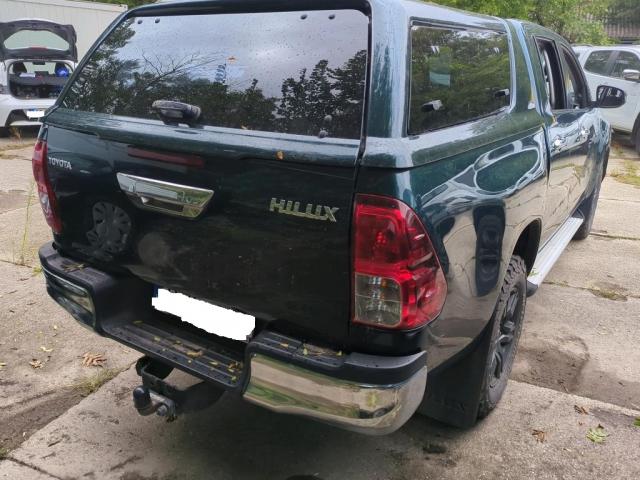 Toyota Hilux image 2