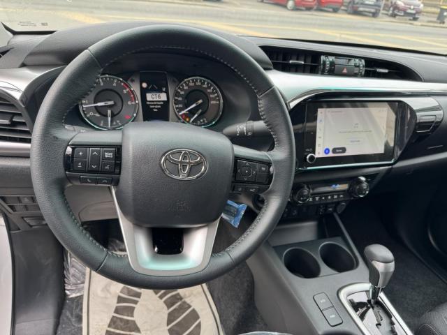 Toyota Hilux image 8