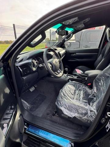 Toyota Hilux image 2