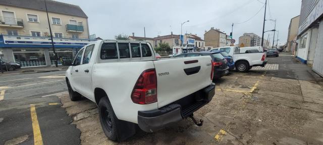 Toyota Hilux image 8