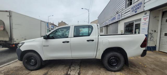 Toyota Hilux image 2