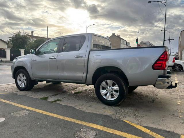 Toyota Hilux image 4