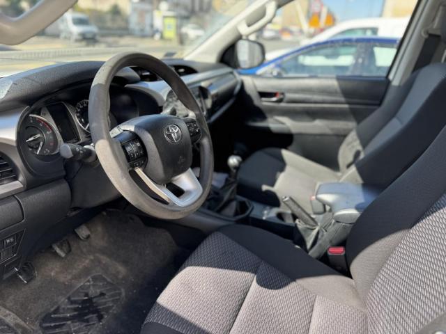 Toyota Hilux image 2