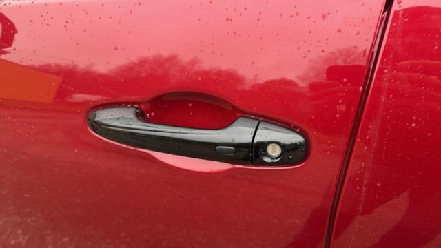 Toyota Hilux image 2