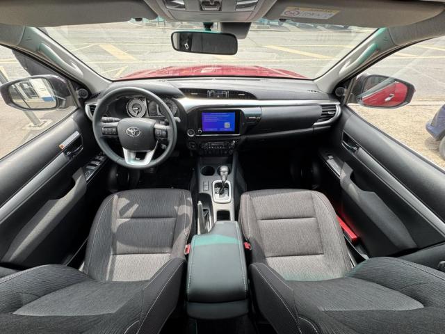 Toyota Hilux image 8