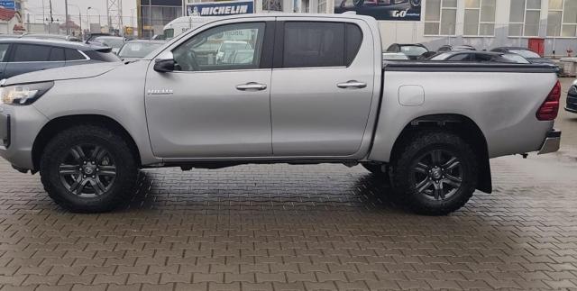 Toyota Hilux image 2