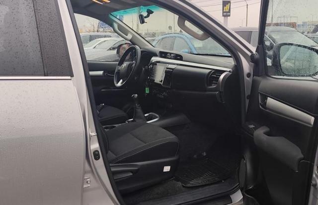 Toyota Hilux image 8