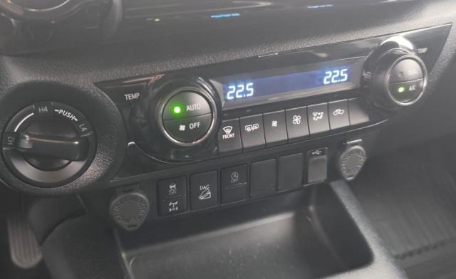 Toyota Hilux image 6